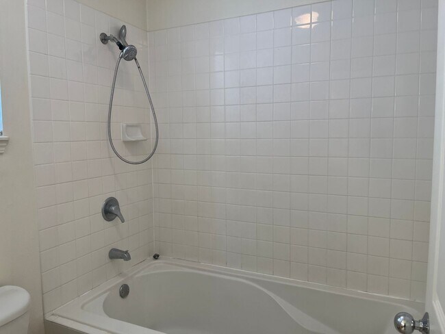 Building Photo - Ewa Gentry Large 2 story - 4 bedrooms, 3 b...