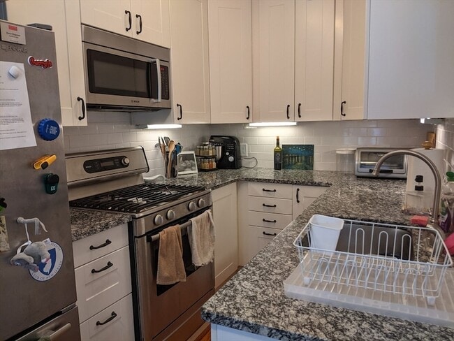 Building Photo - 66 Queensberry St