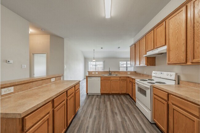 Building Photo - 636 Saddleway Dr