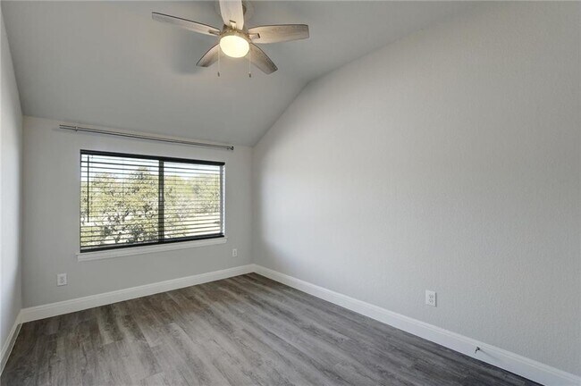 Building Photo - 430 Old Fitzhugh Rd