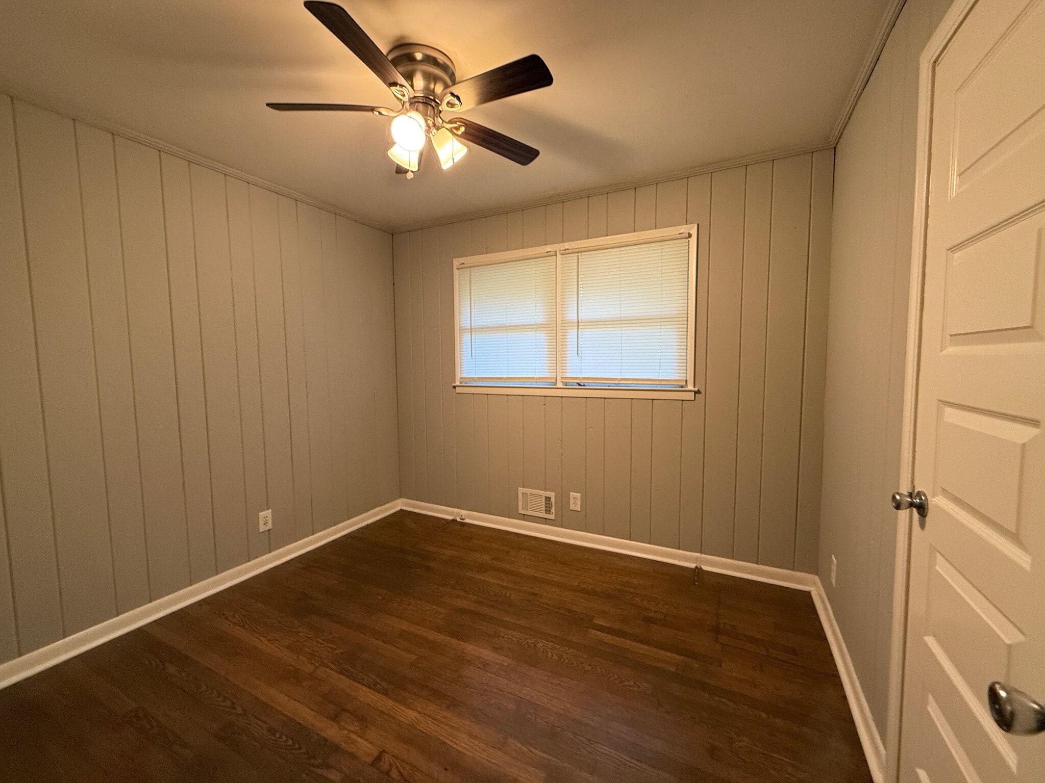 Building Photo - Room in House on Carolyn Dr SW