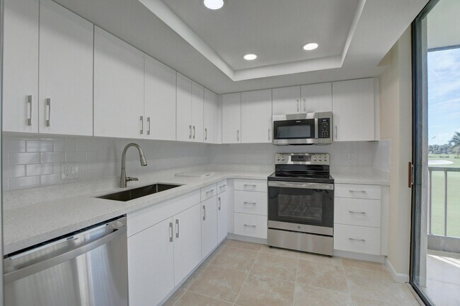 Building Photo - 6797 Willow Wood Dr
