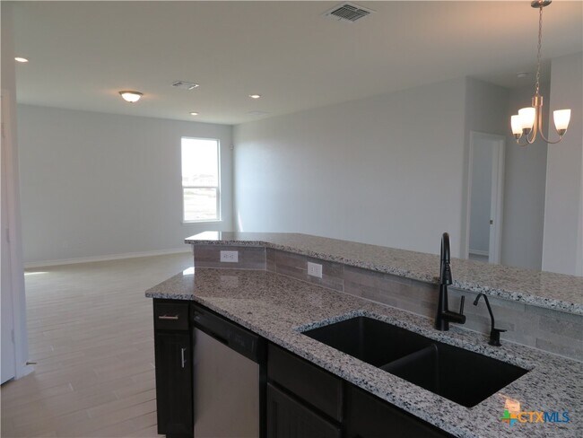 Building Photo - 352 Blacktail Dr