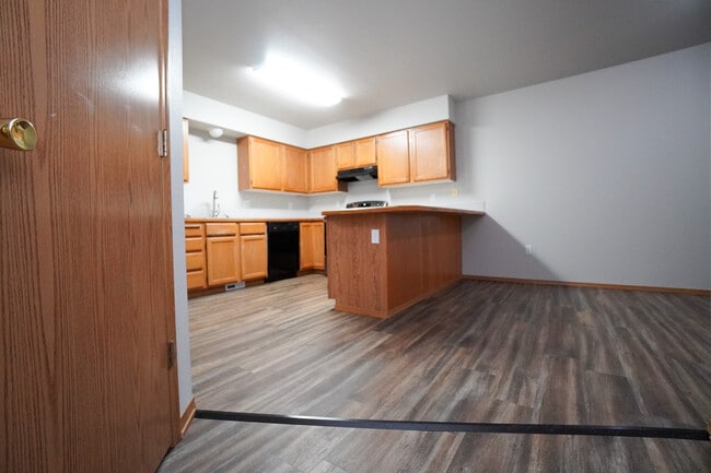 Building Photo - 79 E 2nd St N