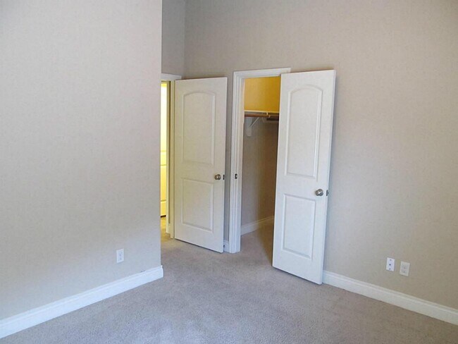 Building Photo - 14104 Green Thicket Dr