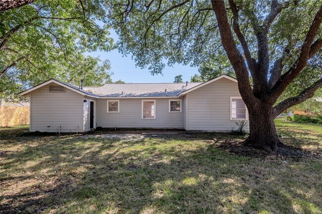 Building Photo - 1528 Ave P