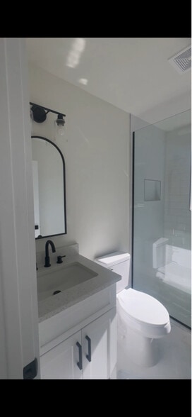 Building Photo - 102 Cayce Valley Dr