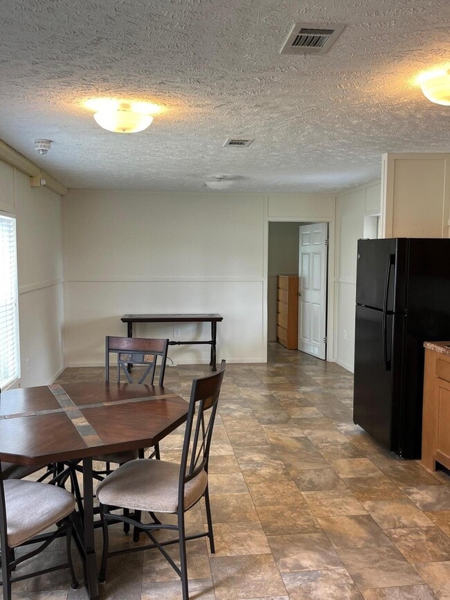 Building Photo - 8945 Timber Ln