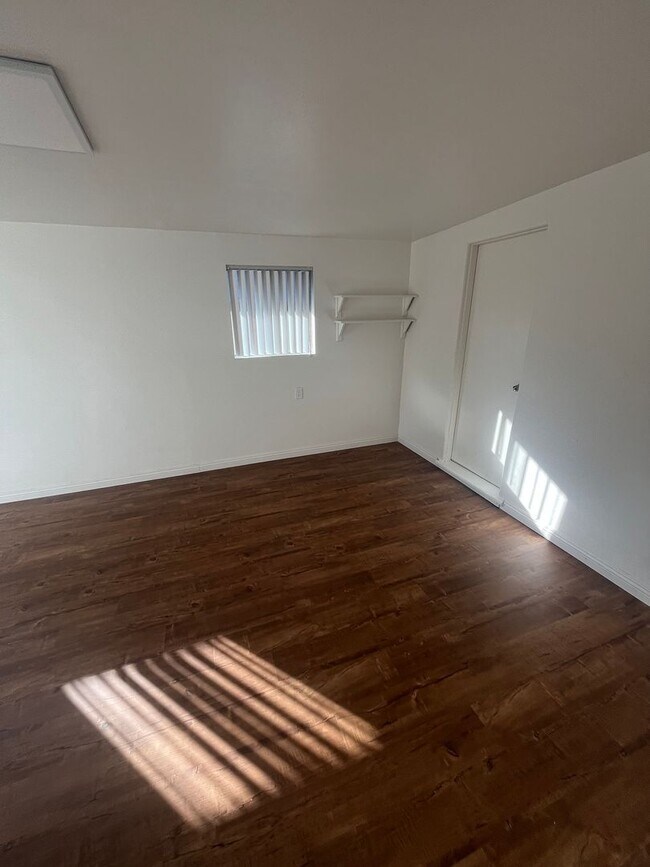 Building Photo - 5850 Cedarglen Dr