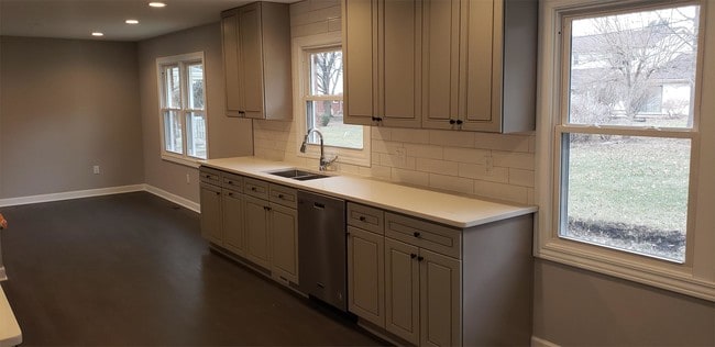 Building Photo - 5782 Hoylake Dr