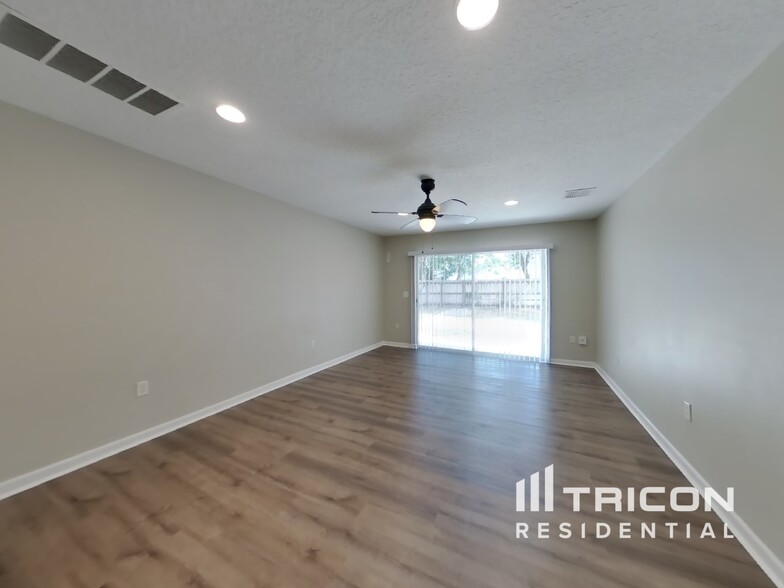 Building Photo - 5427 Blue Grass St