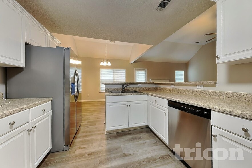 Building Photo - 496 Birchwood Dr