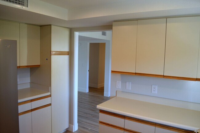 Building Photo - Canyon Granada,Unfurnished,Long Term