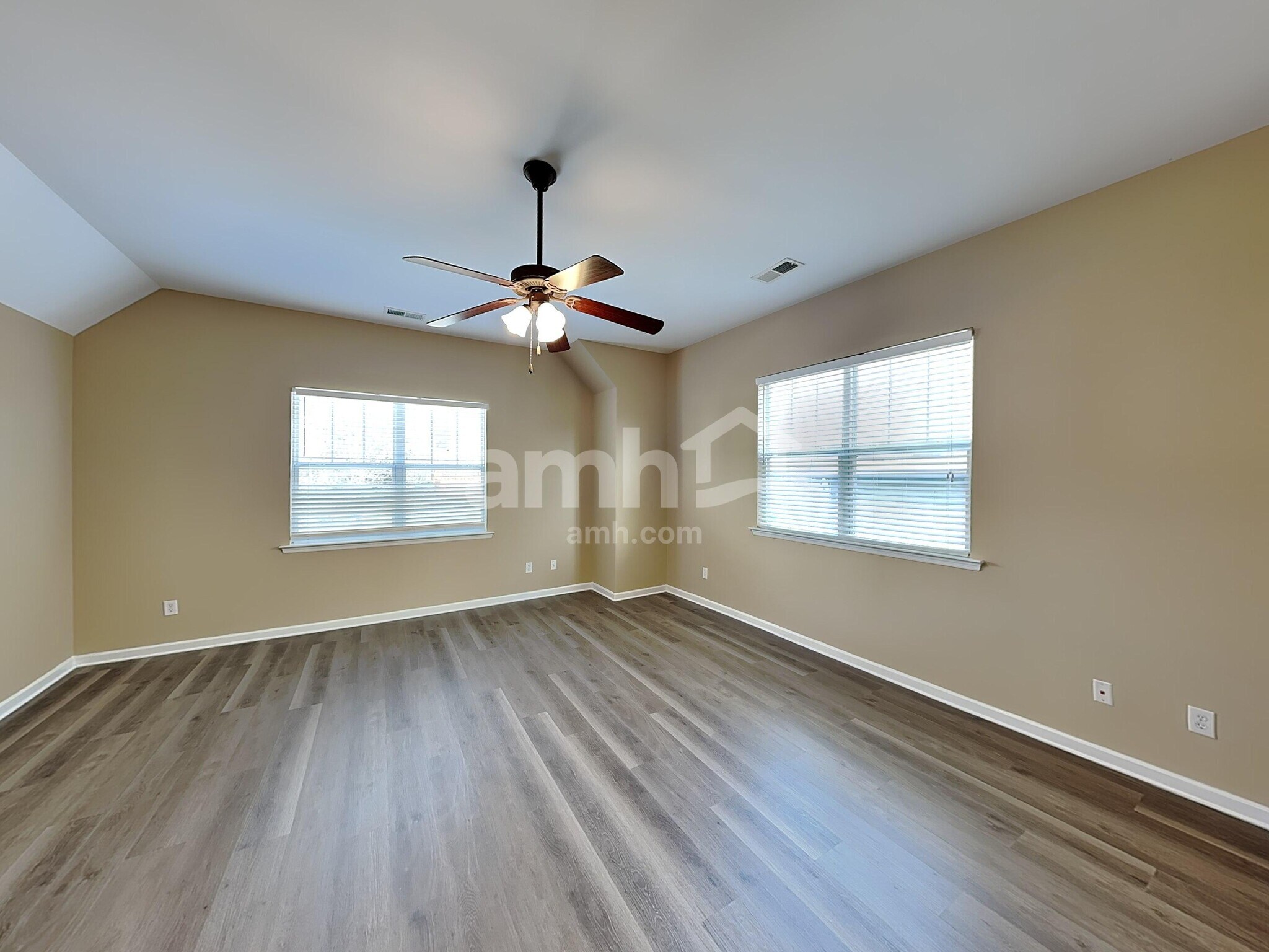 Building Photo - 1824 Baslia Ln