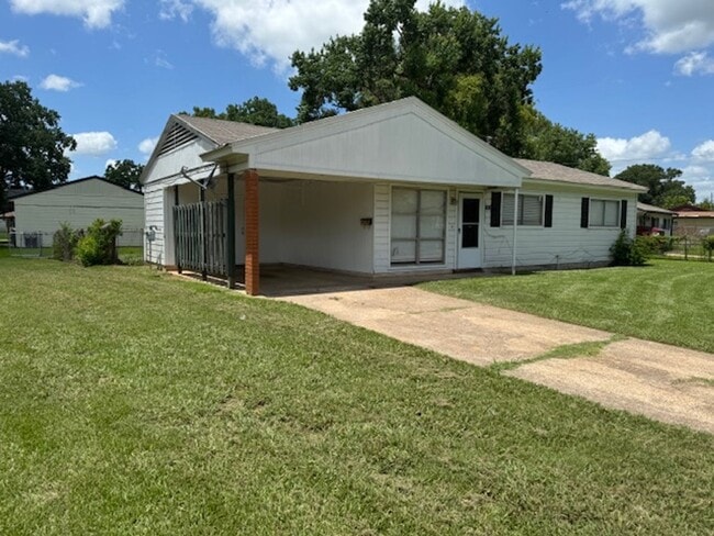 Building Photo - 3409 Bistineau Dr