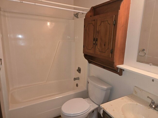 Building Photo - Call Linda 804-642-2106 or linda@vacosold.com
