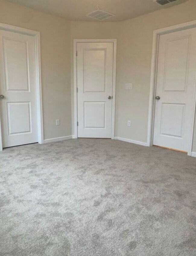 Building Photo - Isles of Lake Nona!! 3 Bedroom 2.5 Bathroom End Unit Townhome