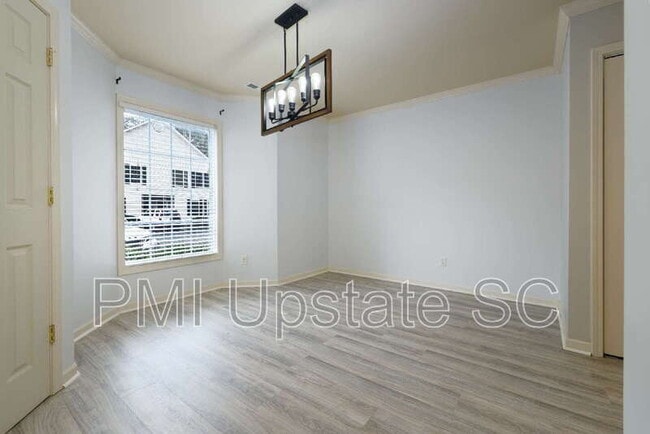 Building Photo - 1122 E Lee Rd