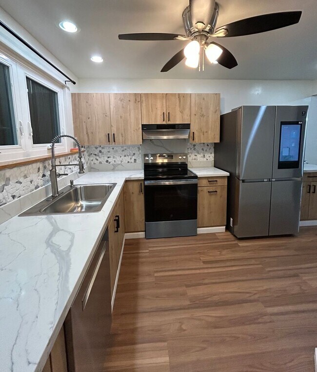 Building Photo - Available on 05/05/26, 1170 sq ft, 3 Bedrooms, 1.5 Baths, 2 Assigned Parking at Palehua Hale in M...