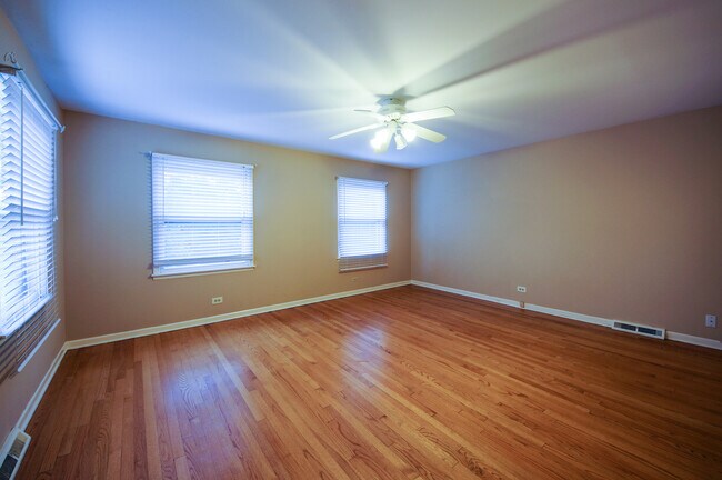 Building Photo - 3619 Bernay Dr