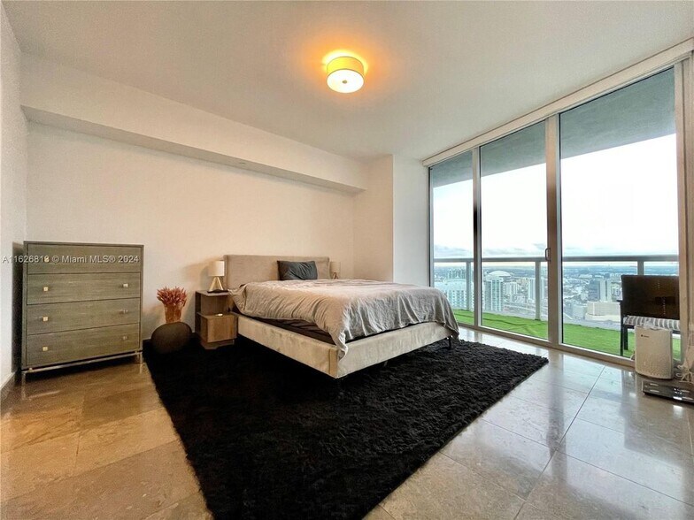Building Photo - 465 Brickell Ave