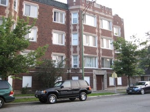 Building Photo - 915 E 83rd St