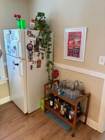 Building Photo - 2126 W Barry Ave