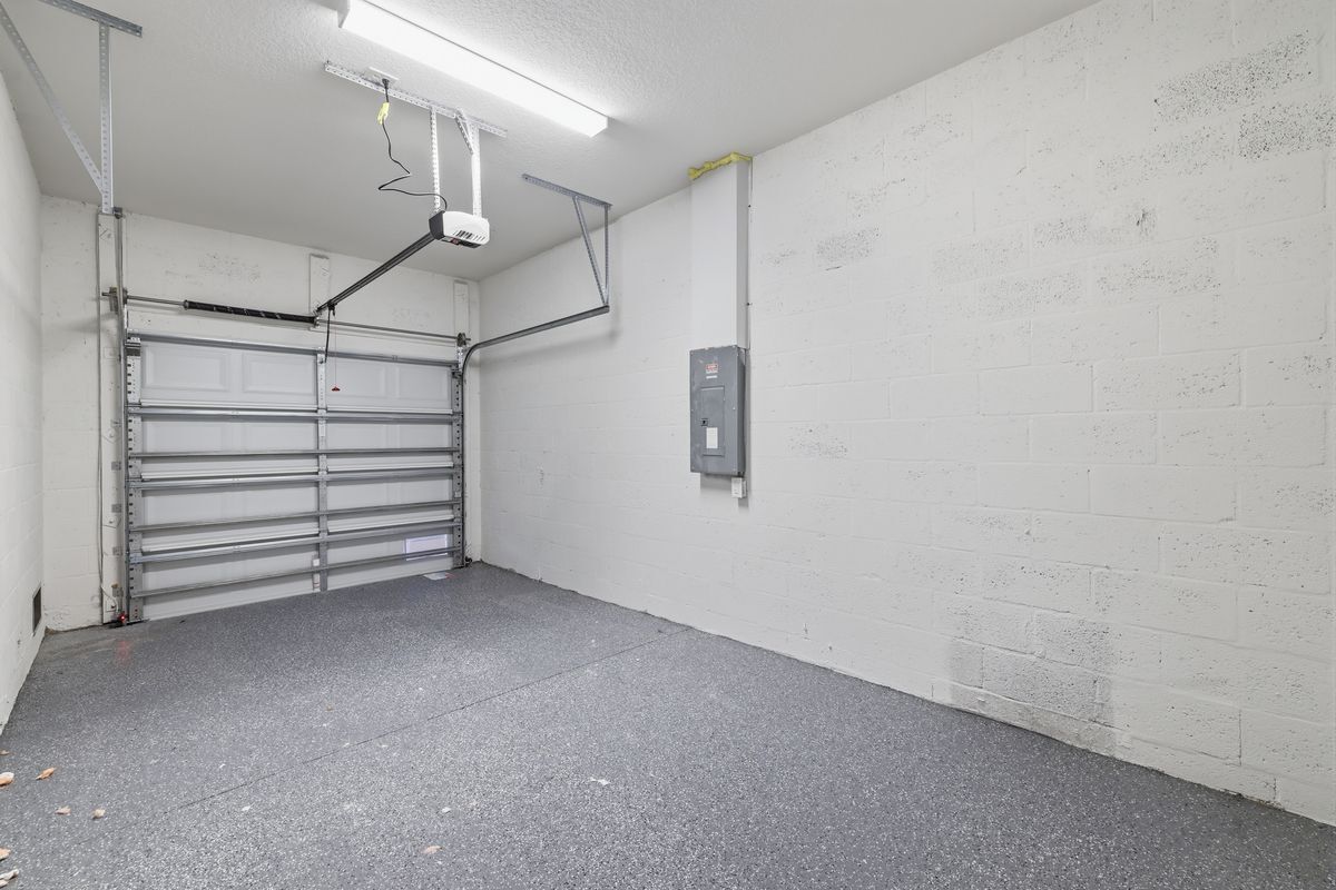 Building Photo - 10087 Amicola St