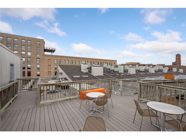 Building Photo - 801 N Washington Ave