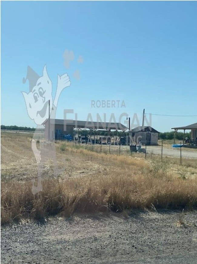 Primary Photo - Country 3 bedroom/2 bathroom home