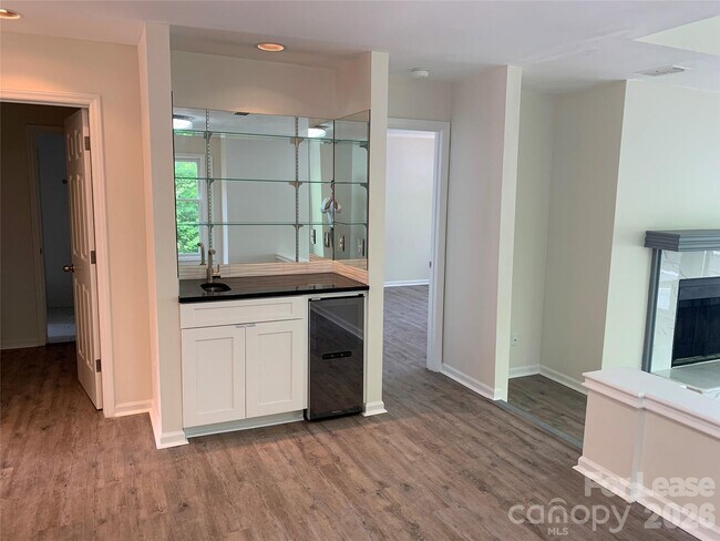 Building Photo - 672 Portside Dr