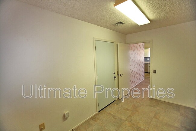 Building Photo - 14735 W Buttonwood Dr