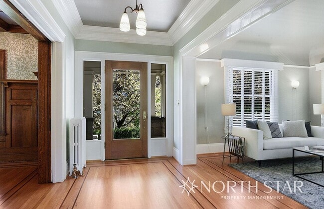 Building Photo - Live in a National Historic Home