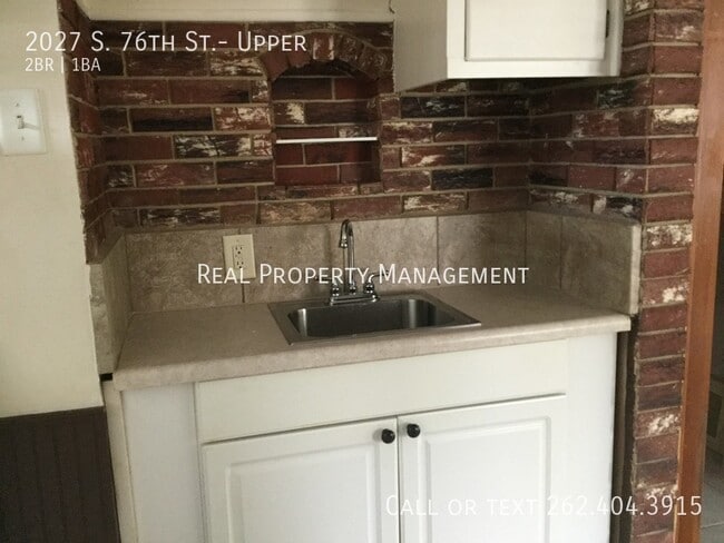 Building Photo - 2027 S 76th St