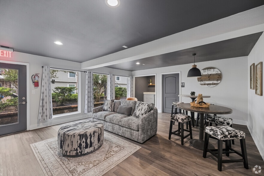 Poolside Clubroom - Castlewood Apartments