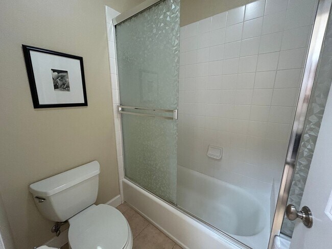 Building Photo - Luxurious and Spacious 5 Bedroom in Gilroy