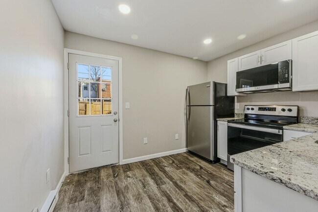 Building Photo - 2 bedroom one bath townhouse in Wilmington