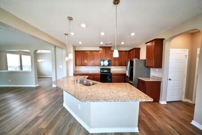 Building Photo - Beautiful 3-Bedroom Home with Flex Space in Universal City - Realtor Commission: $600