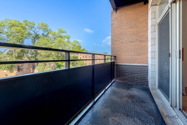 Building Photo - 2935 N Clybourn Ave