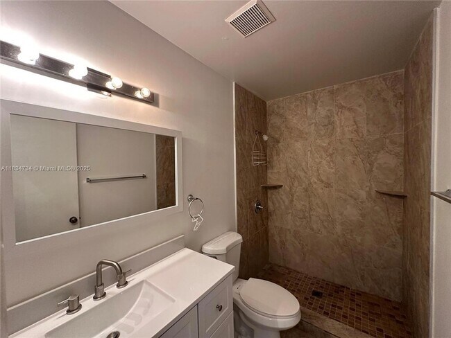 Building Photo - 1024 S Independence Dr