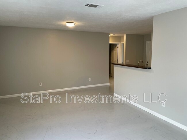 Building Photo - 106 Village Pl