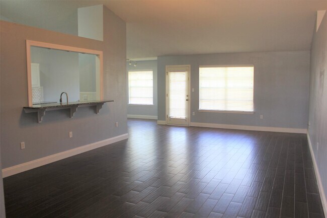 Building Photo - 2467 Heritage Cir