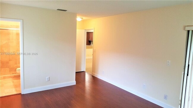 Building Photo - 453 Lakeview Dr