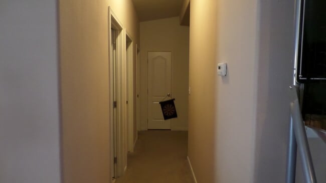 Building Photo - WINTER RENTAL -- 3 Bedroom 2 Bath Home
