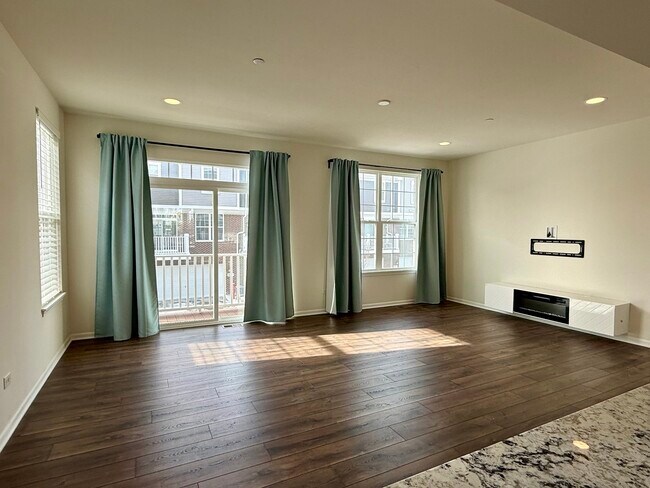 Building Photo - 4411 Monroe Ct