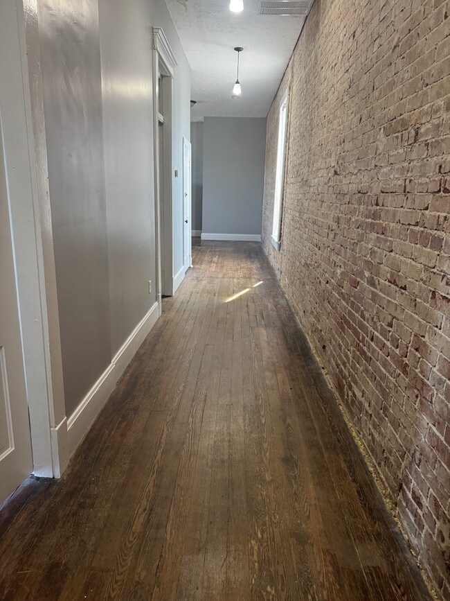 Building Photo - 748 9th St