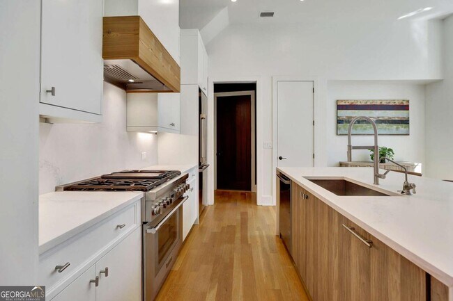 Building Photo - 118 Gainey Ln