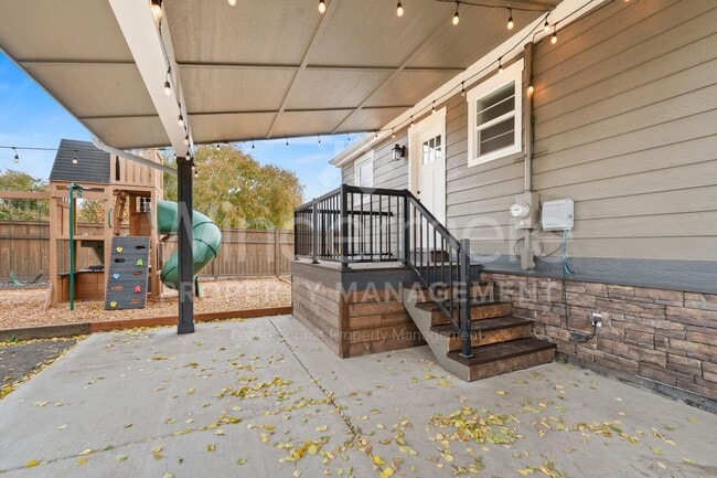 Building Photo - Bright, Charming Home with Modern Features and Exceptional Indoor–Outdoor Space Kendall Yards