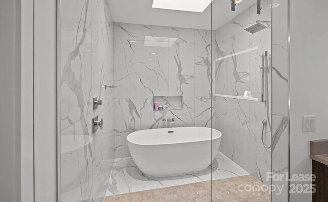 Building Photo - 2712 N Davidson St