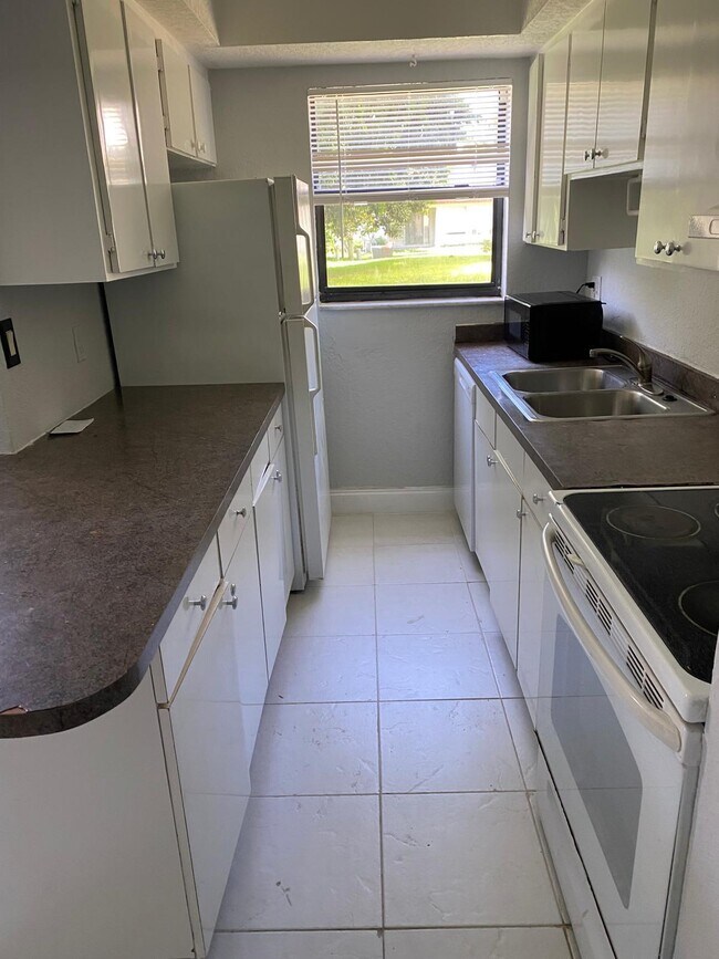 Building Photo - 1195 NW 16th Ave